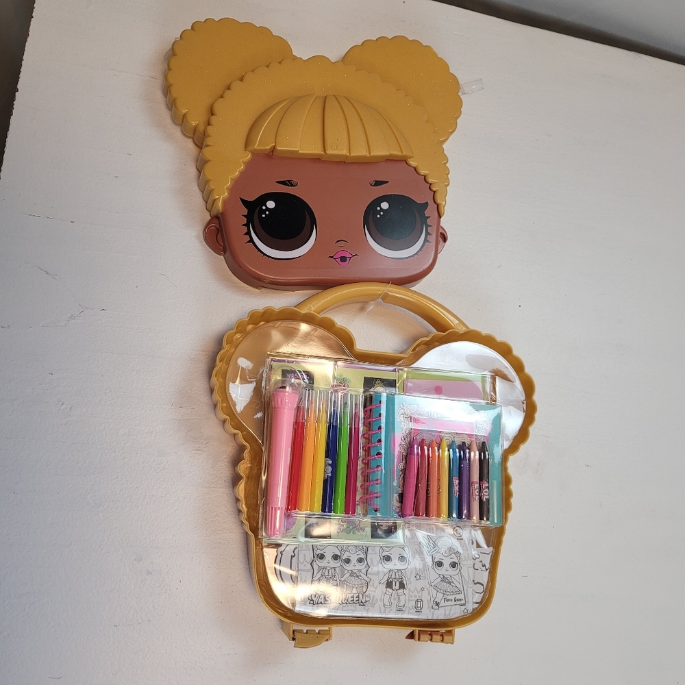 L.O.L. Surprise! Doll Face Kids Carry Case - Brown and Gold - Picture 2 of 6